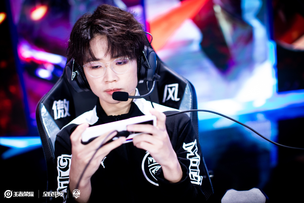 李新翔的首 李新翔的首